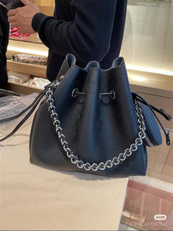 2026124175355492 570